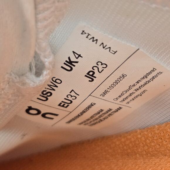 NEW On Cloud The Roger Pro 2 Womens Size 6 Court Tennis Shoes White Orange - Picture 10 of 12